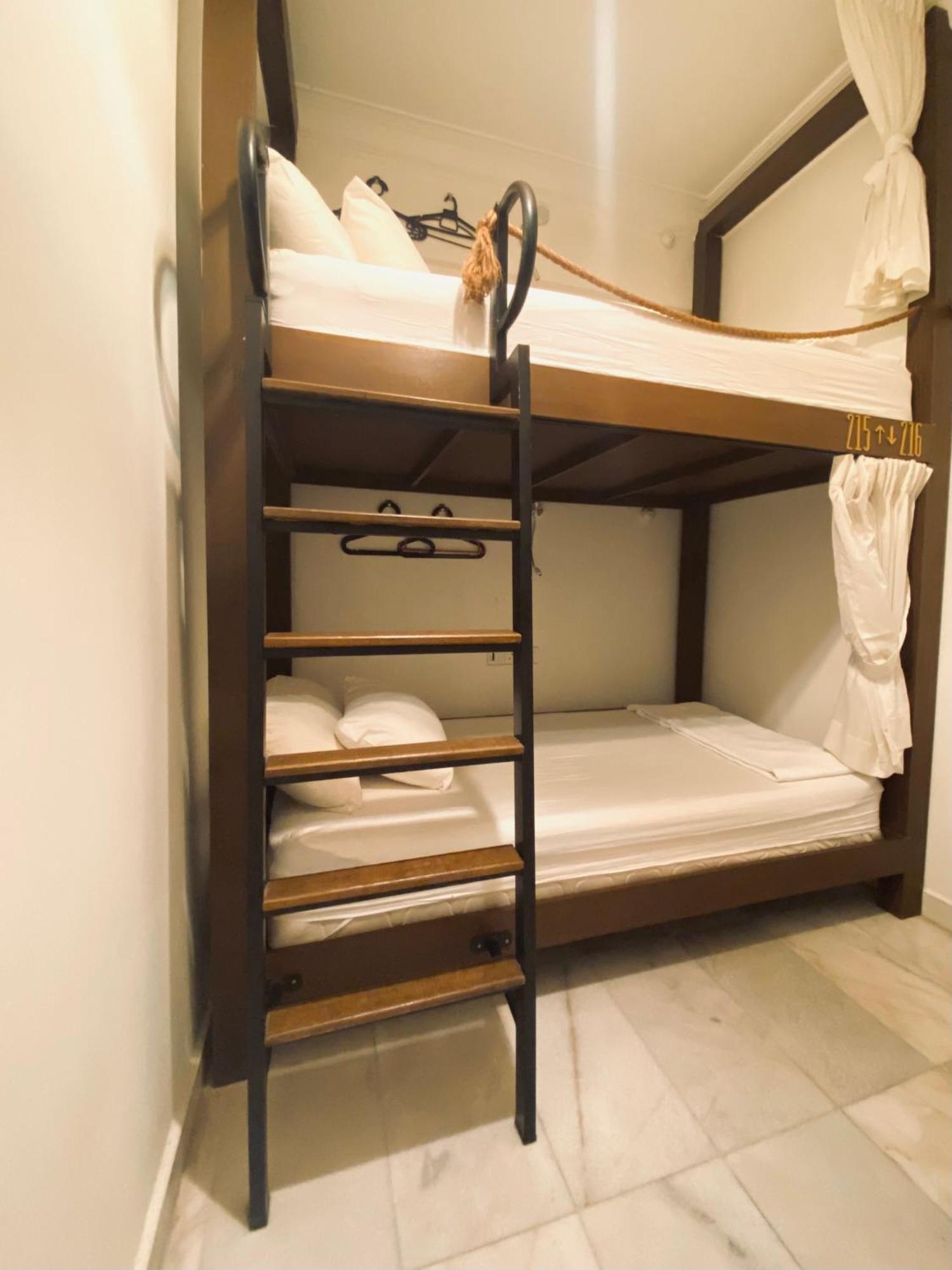 Leisure Capsule hotel